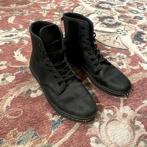 Women’s size 9 Dr Marten Boots